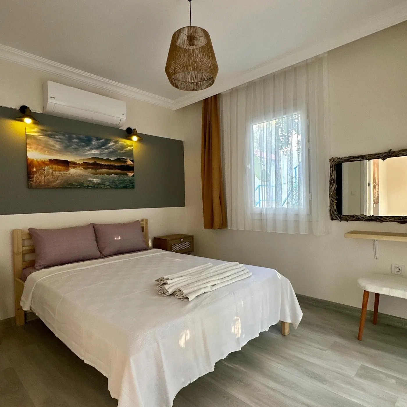 Sade ve ferah standart pansiyon odası